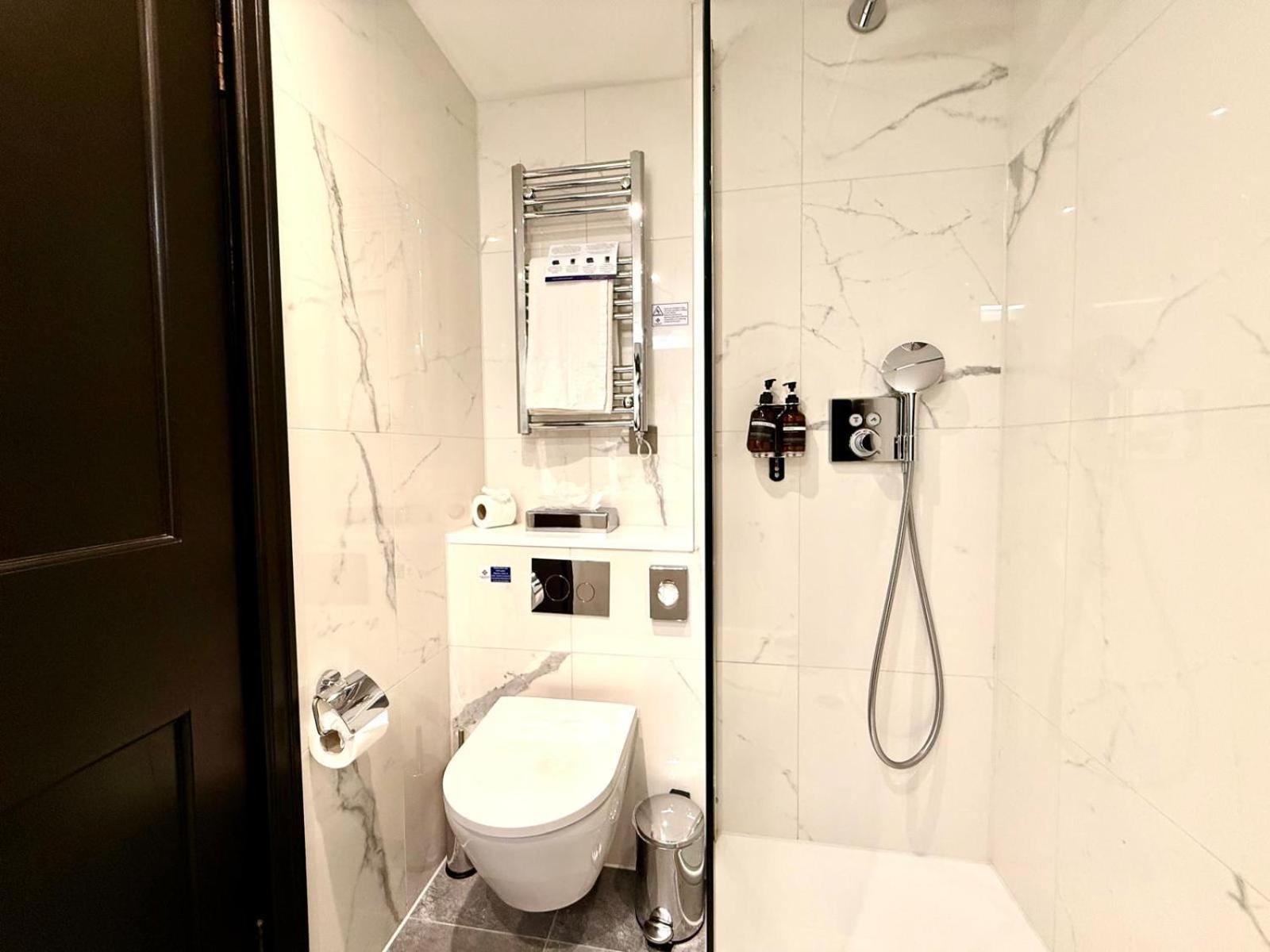 Wellington Hotel By Blue Orchid Londra Esterno foto